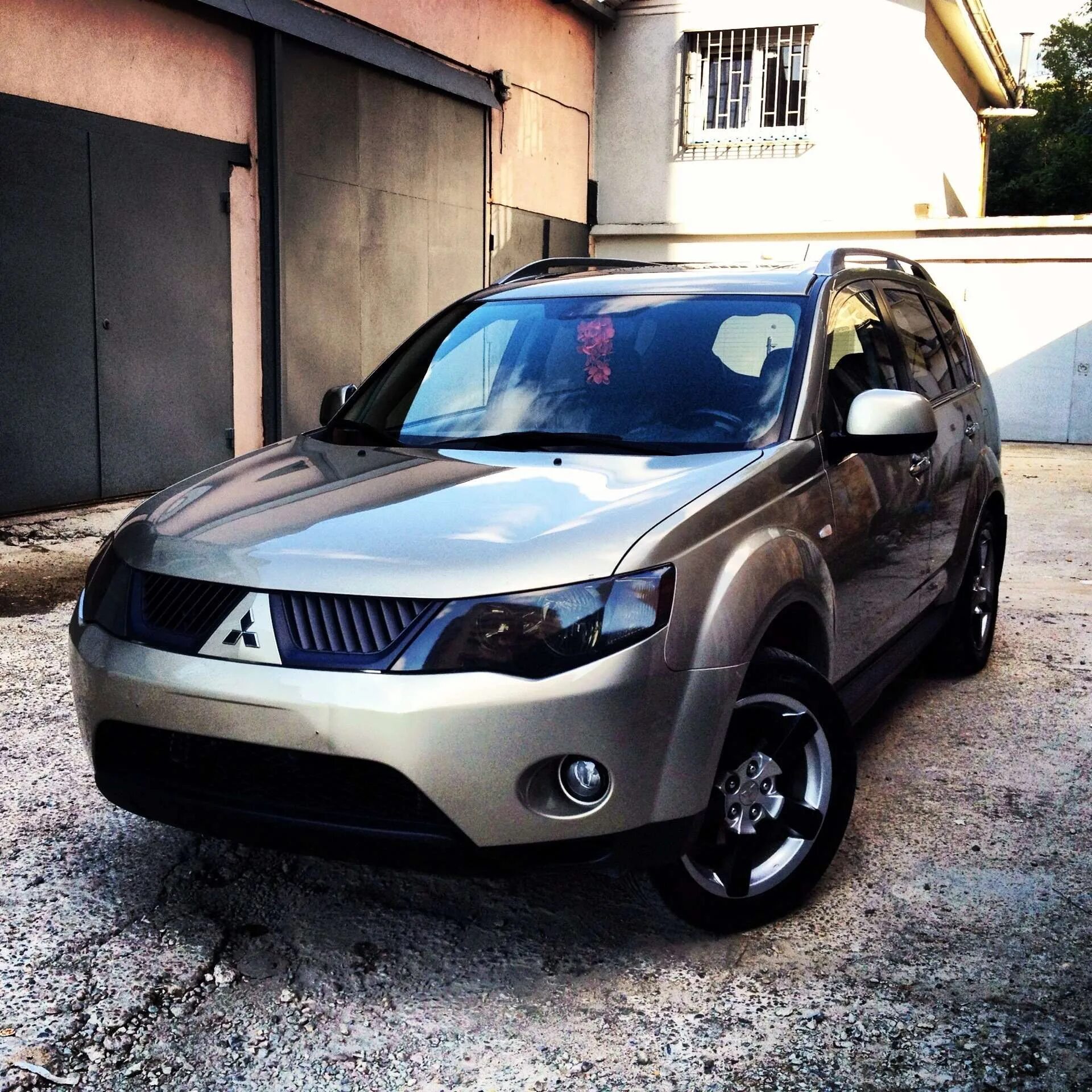 Купить митсубиси аутлендер хл 2008. Mitsubishi Outlander XL 2008. Mitsubishi Outlander 2 XL. Mitsubishi Outlander XL 2.4. Mitsubishi Outlander 2.4 2008.