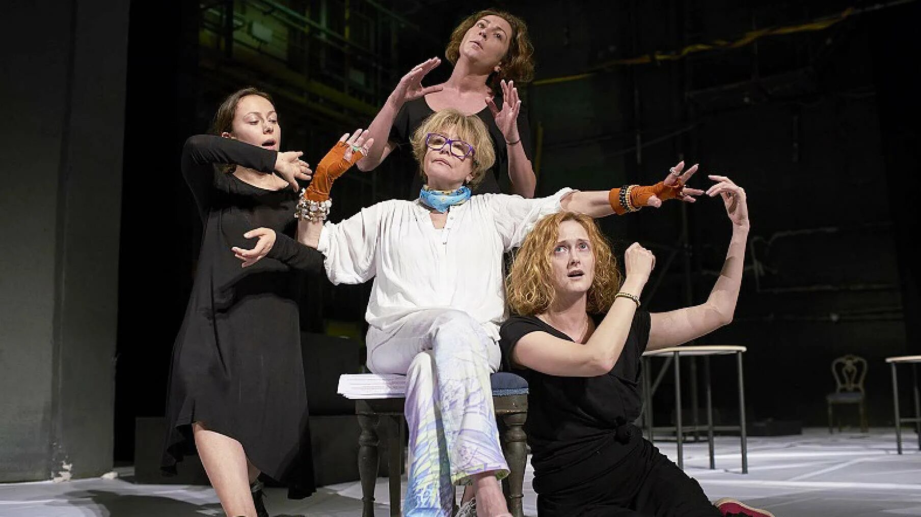 Марина неёлова в театре. Неелова современник. Марина неёлова горячие фото. Марина неёлова в театре. Спектакль дама современник неёлова.