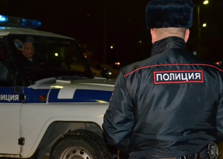 Полиция ппс вызов. Машина "полиция". Вызвать полицию ночью. Полицейский ночью. Полицейский ночью.