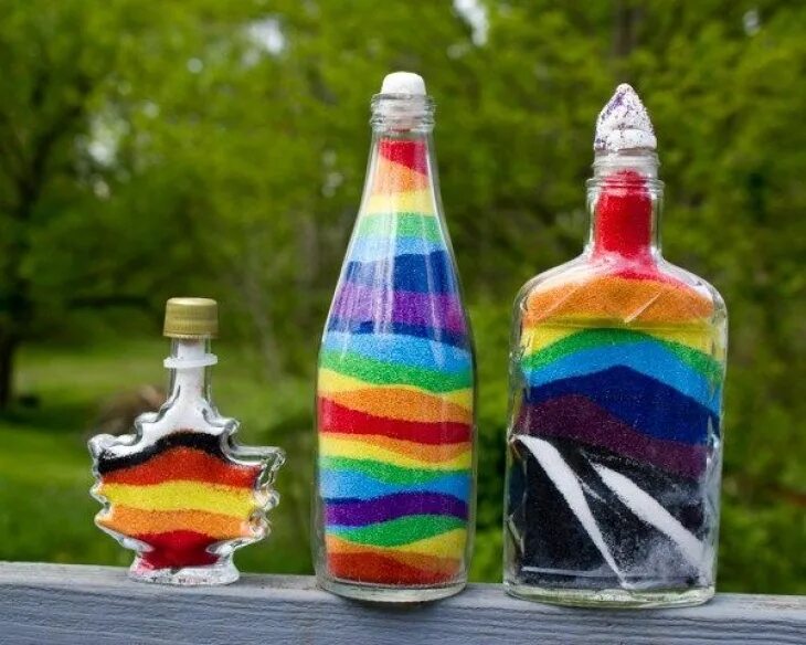 Цветные бутылочки. Бутылочки с цветным песком. Баночки с разноцветным песком. Цветной песок в бутылке. Цветной песок для декора.