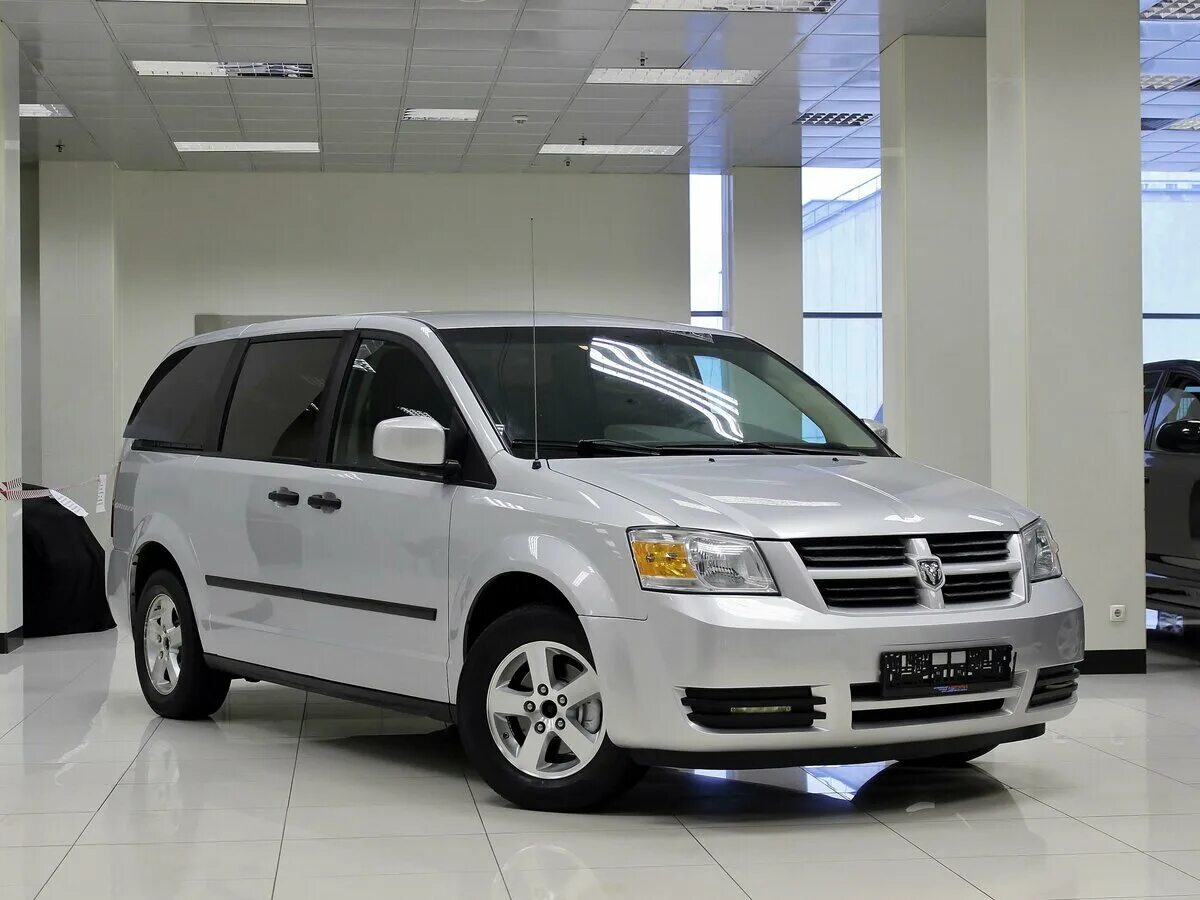 Минивэн машина пробегом. Додж Гранд Караван минивэн 3.3. Dodge Caravan 3.3 2009. Додж Гранд Караван 2009. Додж Караван минивэн 2009.