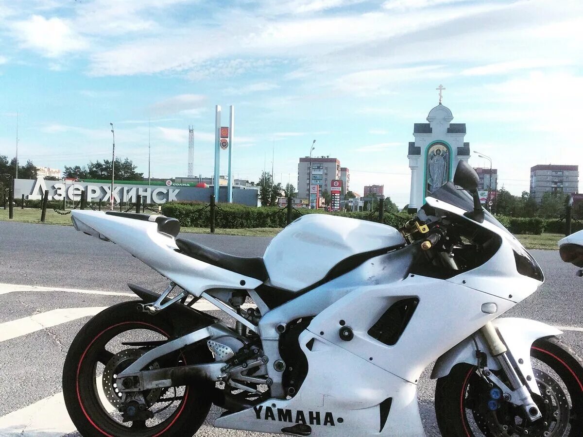 Yamaha YZF-r1 2001. Ямаха р1 белая. Yamaha r1 белый 2001. Yamaha r1 белый.