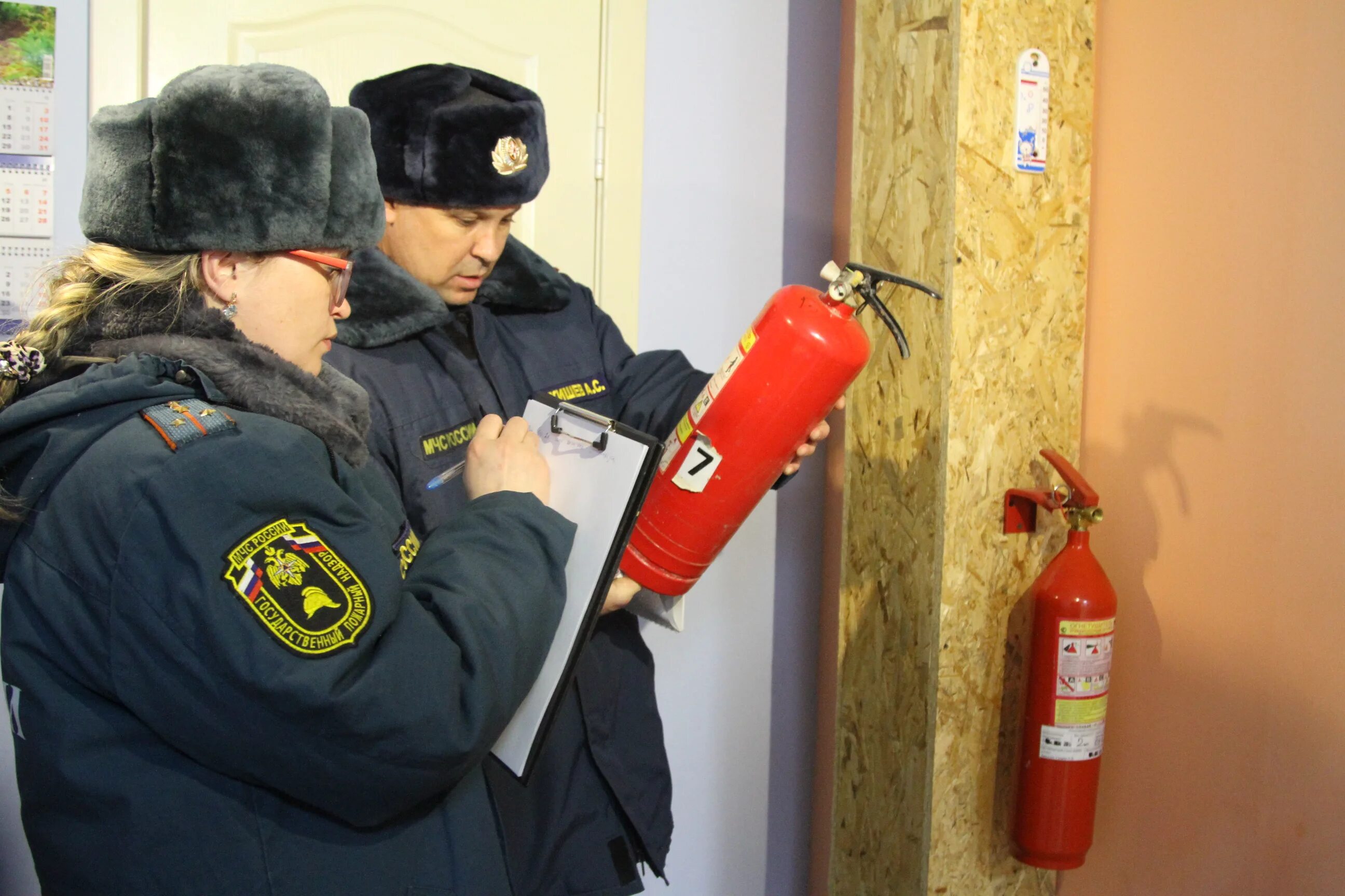 Правила пожарного надзора. Пожарный надзор. Нарушение пожарной безопасности. Инспектор пожарной безопасности. Инспекция МЧС по пожарной безопасности.