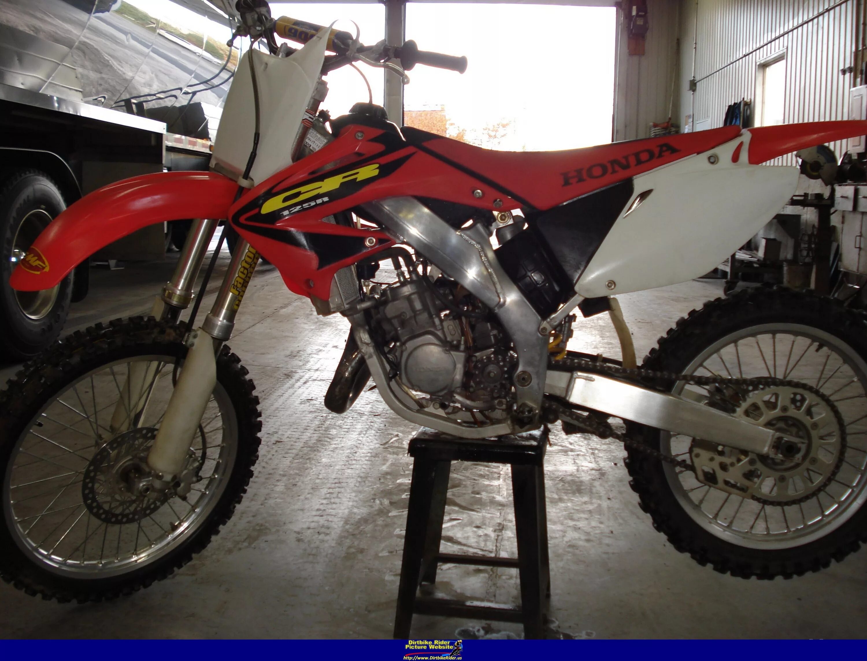 Honda cr 2003. Honda CR 125 2003. Головка Honda cr125 2003. Honda CR 125r 1998 год. Резонатор Honda CR 125.