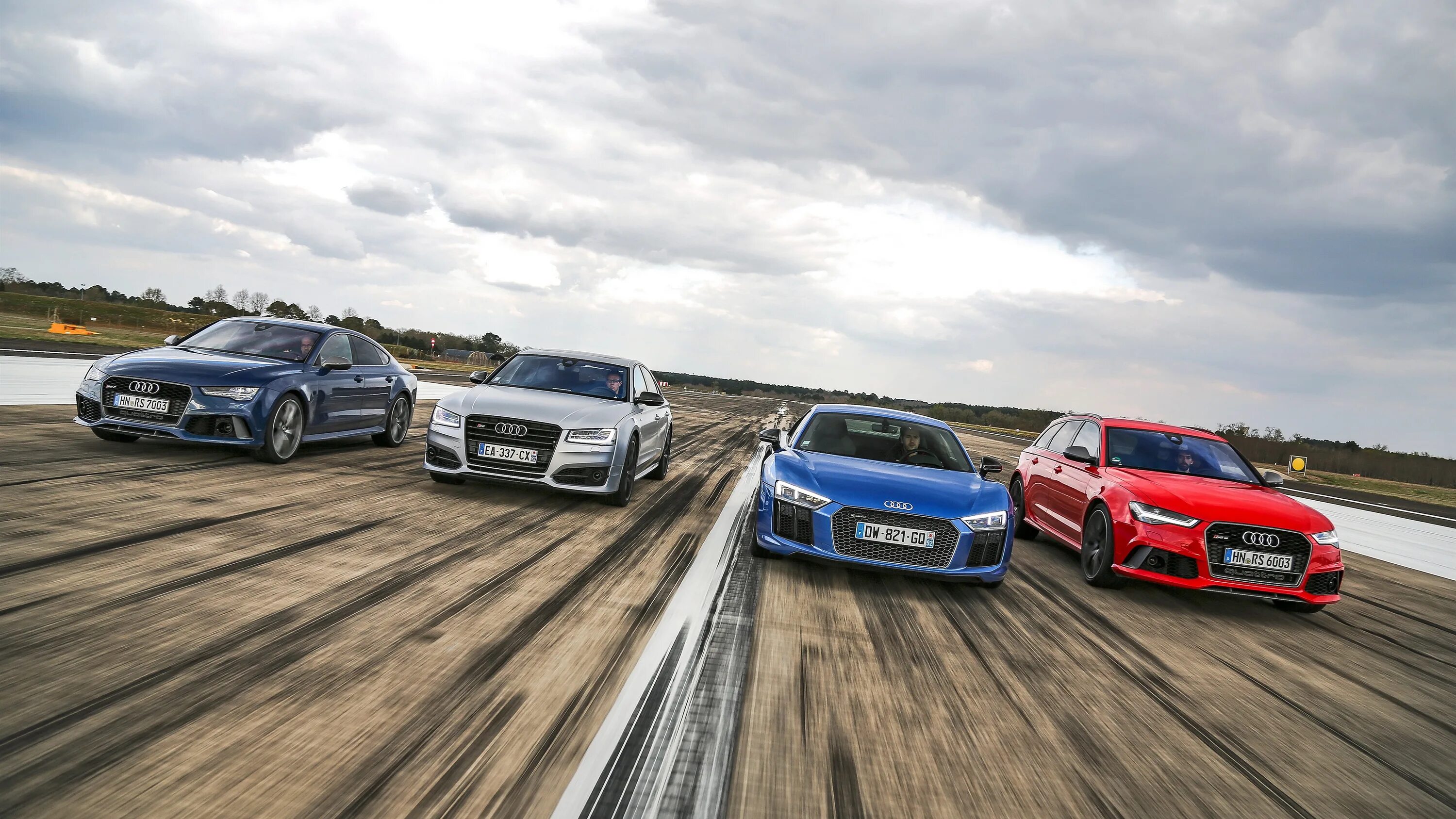 Группы про машины. Audi rs6 дрифт. Ауди RS 7 стоят в ряд. Мерседес /Ауди/Скайлайн. Bugatti vs Audi rs7.