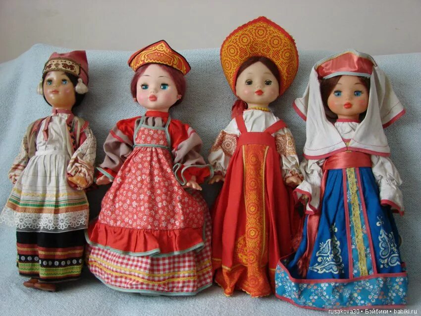 Купить кукол в национальных костюмах. Куклы в национальных костюмах. Советские куклы в национальных костюмах. Кукла в народном костюме. Кукла в русском национальном костюме.