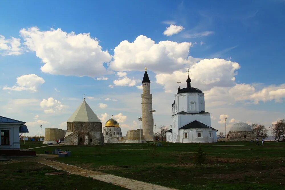 Включи булгара. Восточный мавзолей в булгарах. Болгар Казань Восточный мавзолей. Альметьевск Великий Булгар. Альцек Булгар Чили.