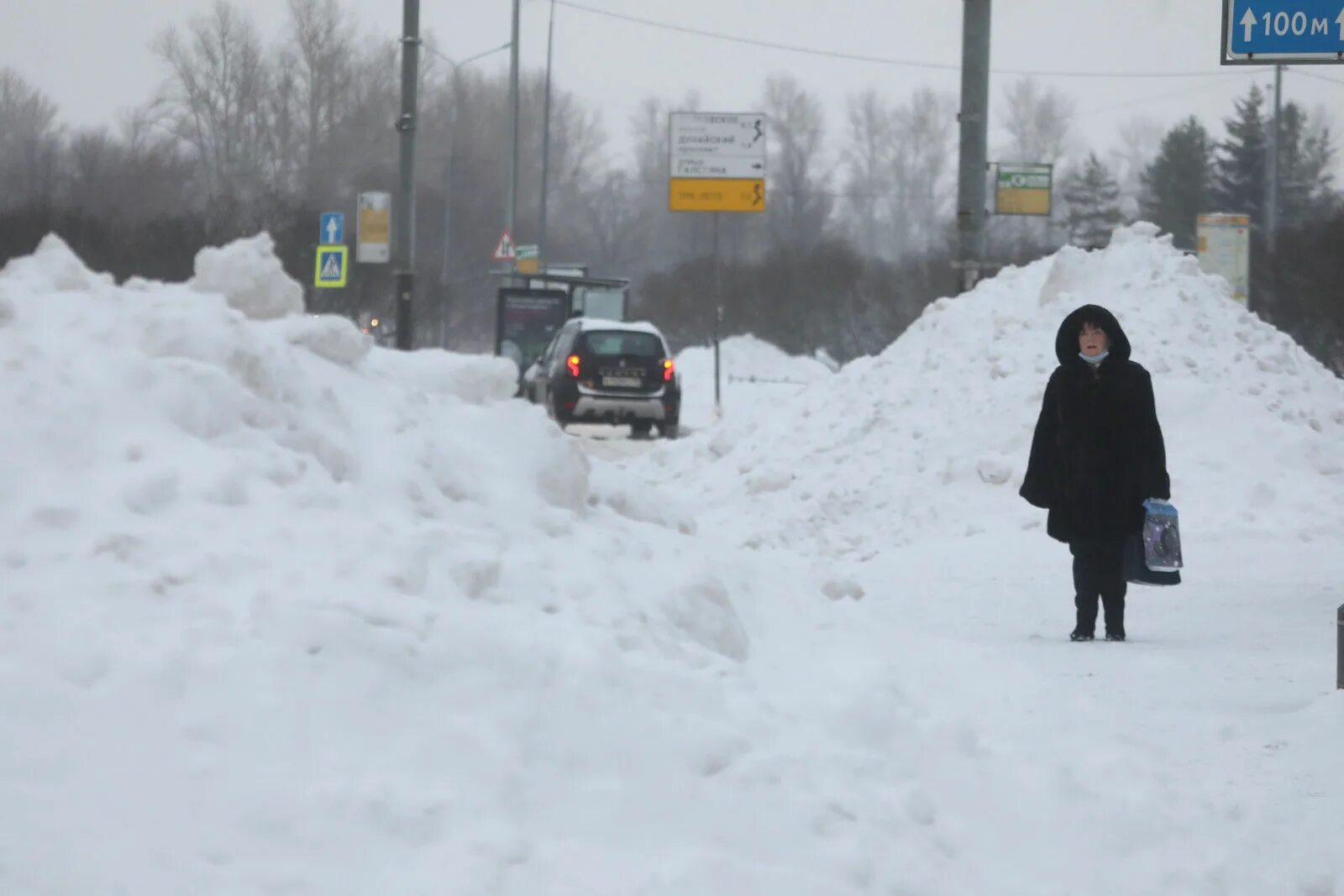 Высота выпавшего снега. Снегопад в Санкт-Петербурге. Снегопад в Петербурге. Сильный снегопад в Питере. Высокие сугробы.