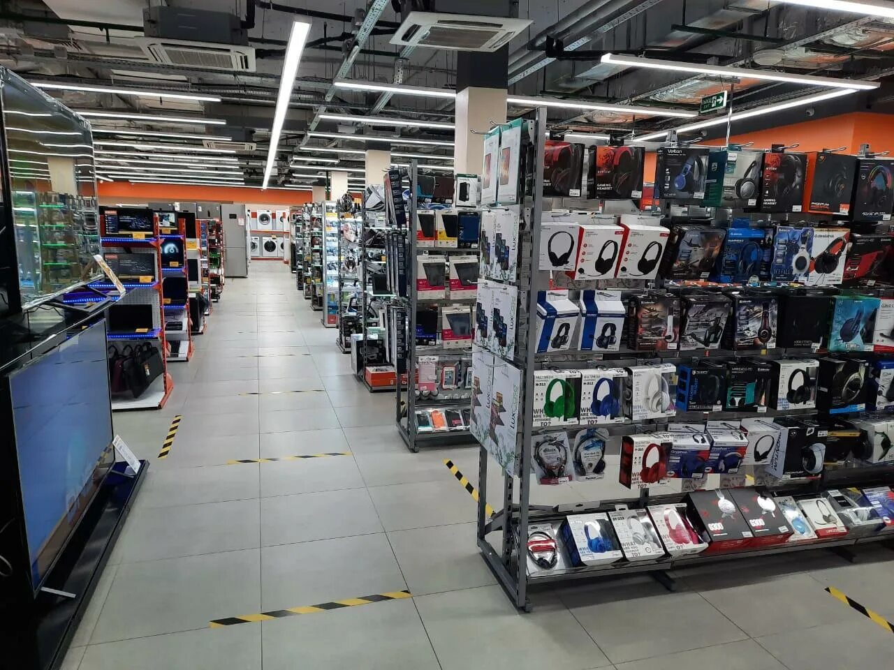 тц парус dns. магазин днс в красноярске. большой магазин днс в москве. самый большой магазин днс в москве. ул минская д 14а тц мини молл.