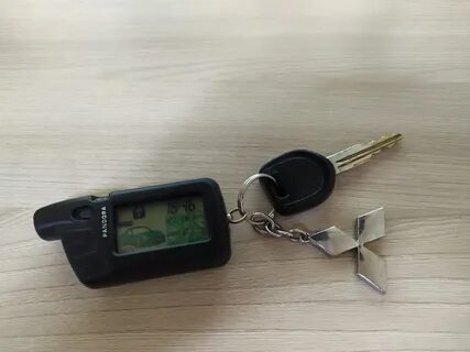 Брелок пандора мигает красная лампочка