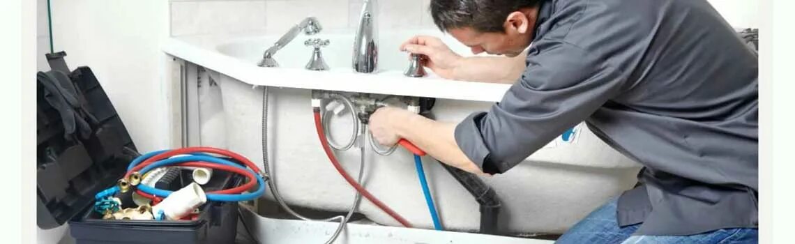 Сантехника ванны. Установка и подключение ванны. Plumbing handyman. Сантехника мастер. Ремонт сантехники в тольятти.