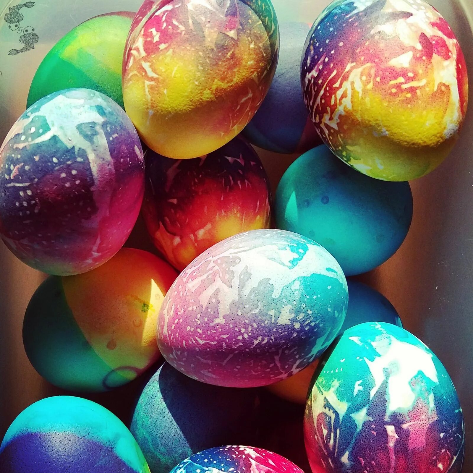 Разноцветные яйца на пасху. Красивые яйца на Пасху. Крашеные яйца. Крашеные яйца на Пасху. Разноцветные яйца.
