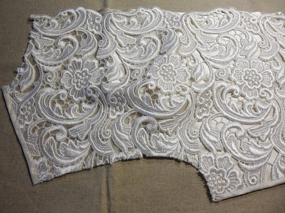 обработка горловины кружевом. обработка подкладки кружевом. изделия из гипюра. обработка кружевам футболку. подкладка с отделкой кружевом.