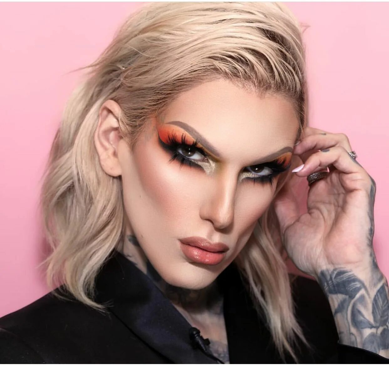 Джеффри стар 2007. Jeffree star 2022. Джефри стар косметик. Джефри стар косметик. Джеффри стар тушь плетка.