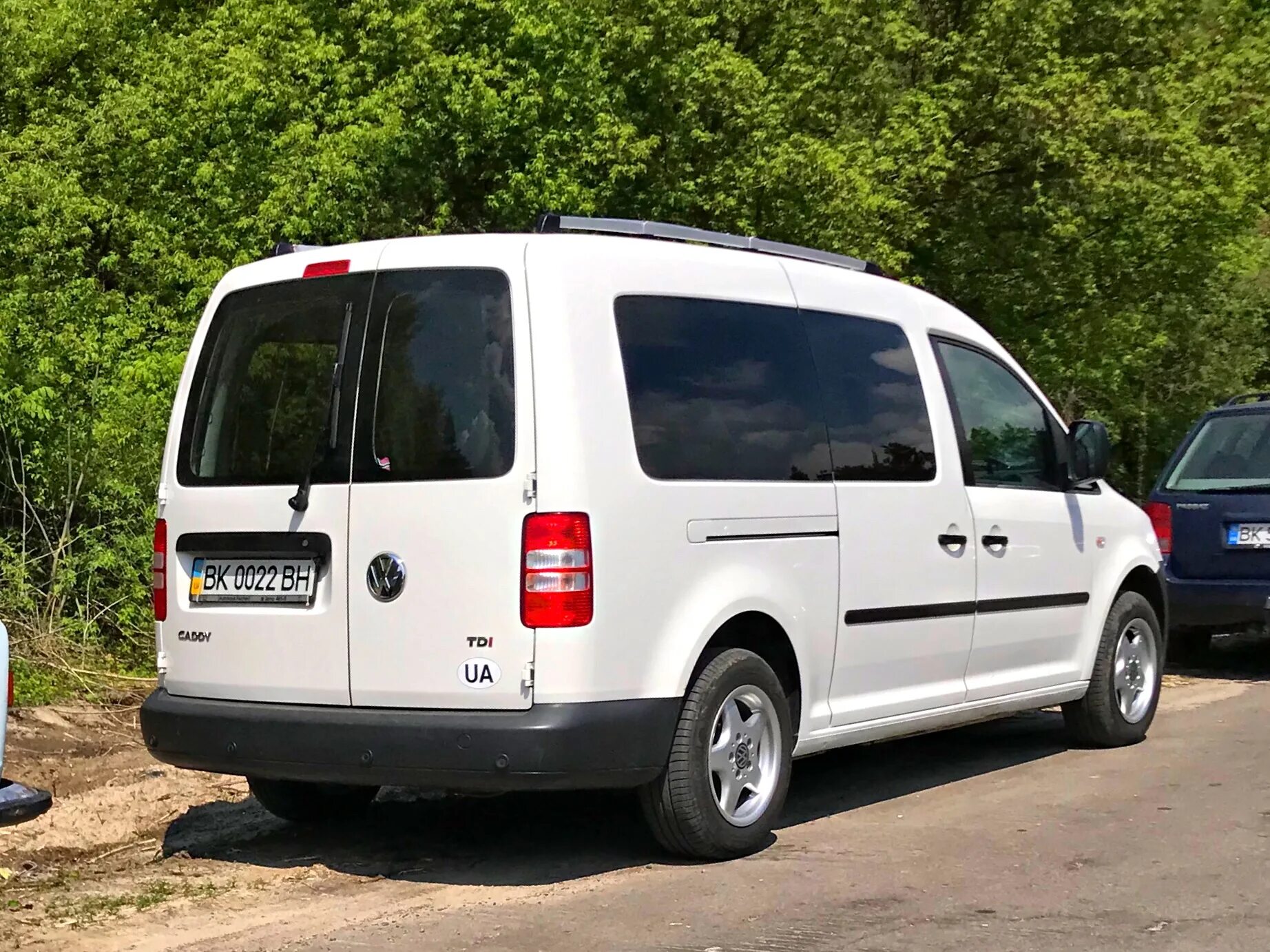 Volkswagen крыму. Volkswagen Caddy Uzbekistan. Фольксваген Кадди 22. Volkswagen-Caddy back view. Скорая Фольксваген Кадди.