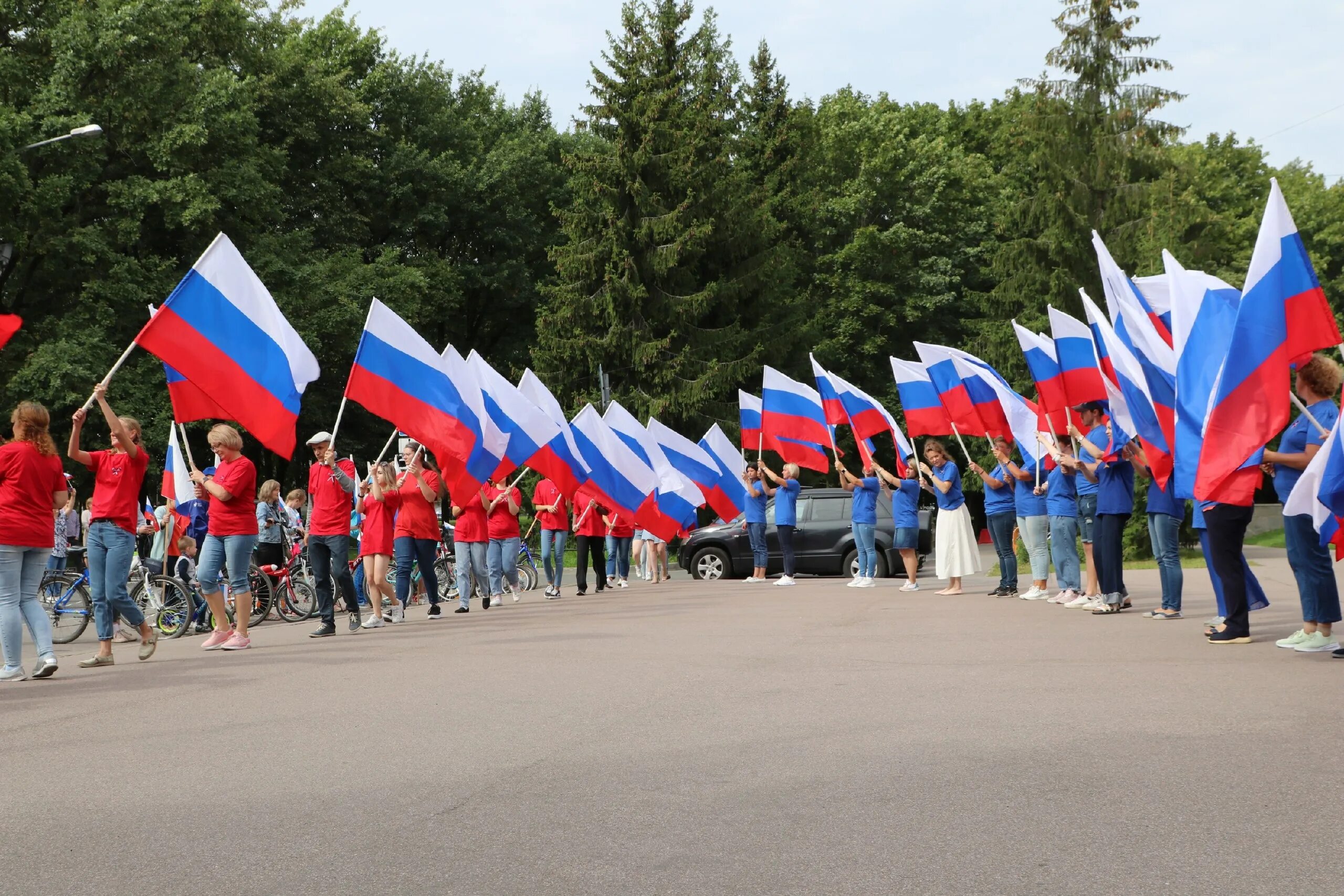 День флага. Флаг России. Празднование дня государственного флага Российской Федерации. Флаги на праздник.