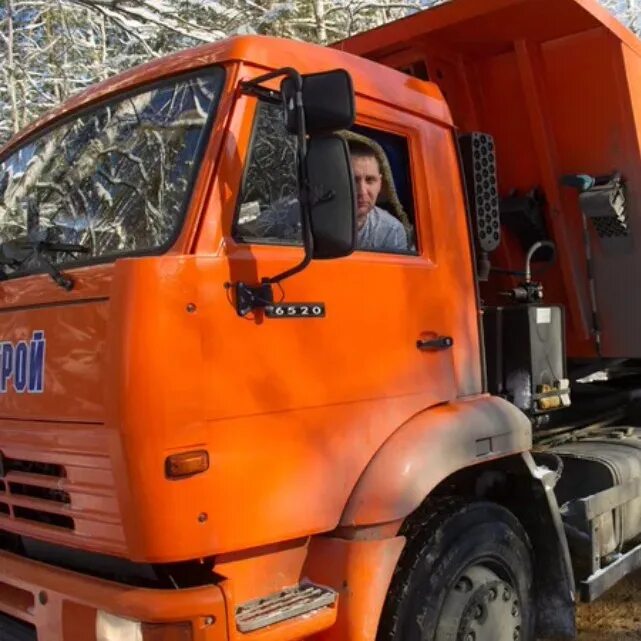 Камаз 6320 самосвал. Камаз 65222-43. Водители с категорией с на камаз 6520 самосвал. Камаз 65102. Камаз 6520 дальнобой.