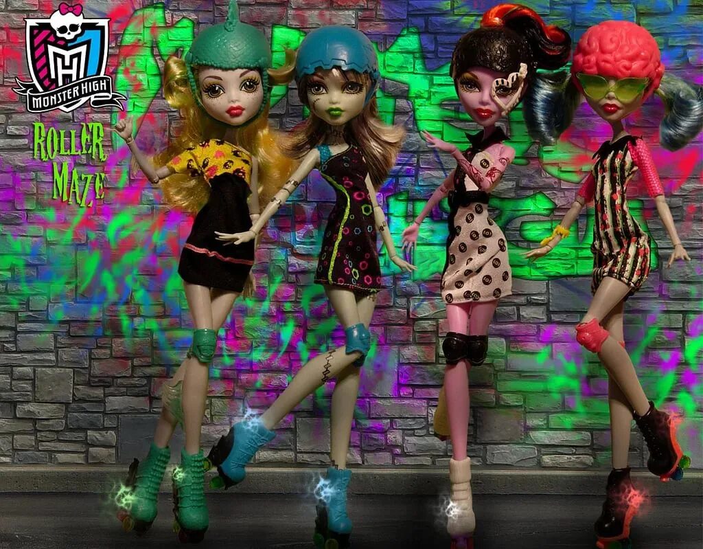 Игра хай на роликах. Куклы Monster High роллер Мейз. Лагуна роллер Мейз. Куклы Монстер Хай ролер Мейс. Фрэнки роллер Мейз.