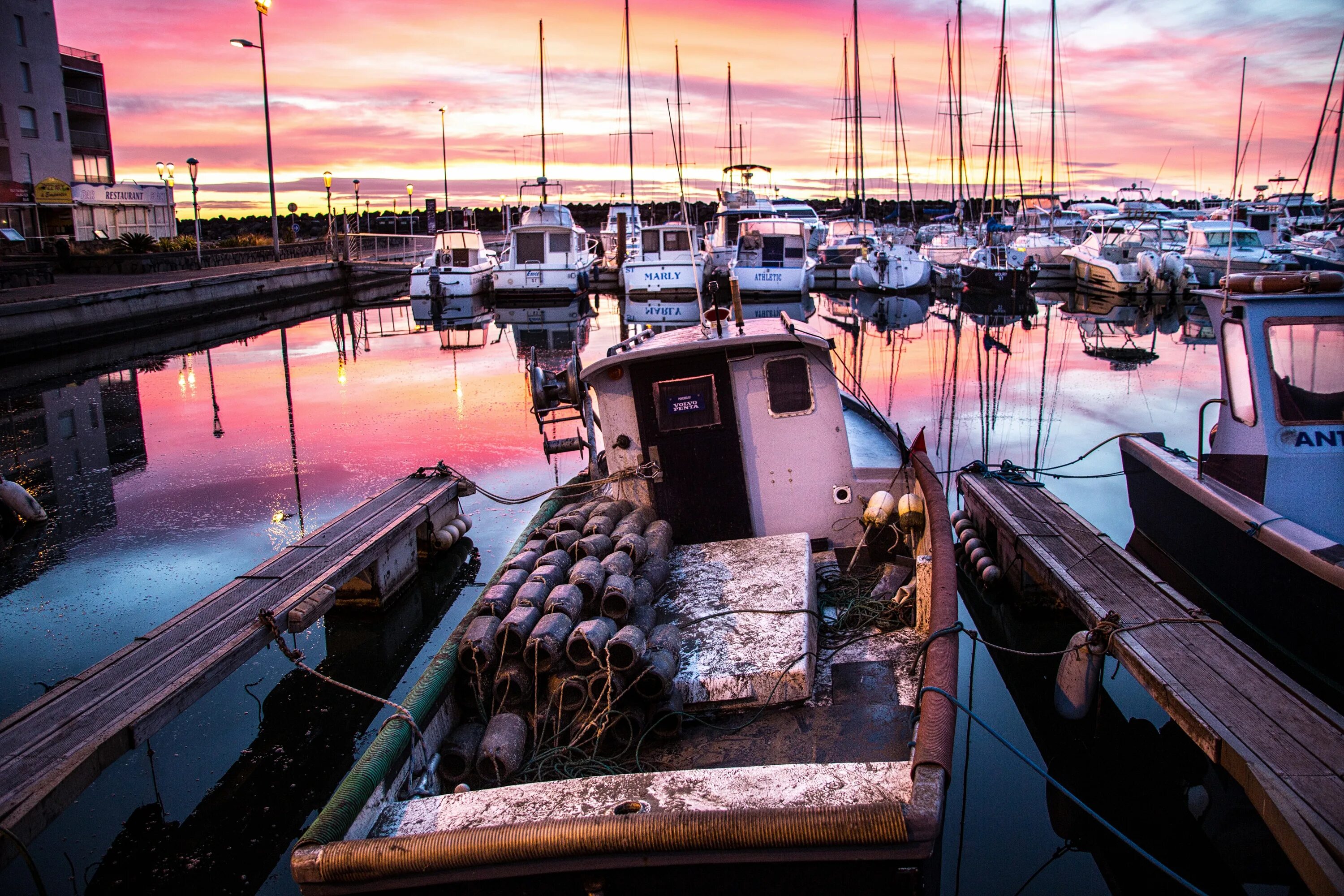 Порт r. Балтийский порт. Ванинский морской торговый порт. Морской порт роттердам. Порт r.