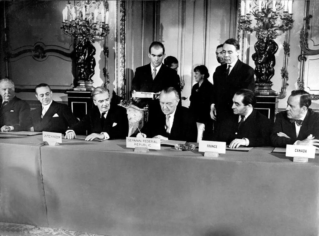 Конвенция 1954. Женевская конференция 1933. Брюссельский пакт 1954. Лондонская конференция 1948 года. Лондонская конференция 8 августа 1945.