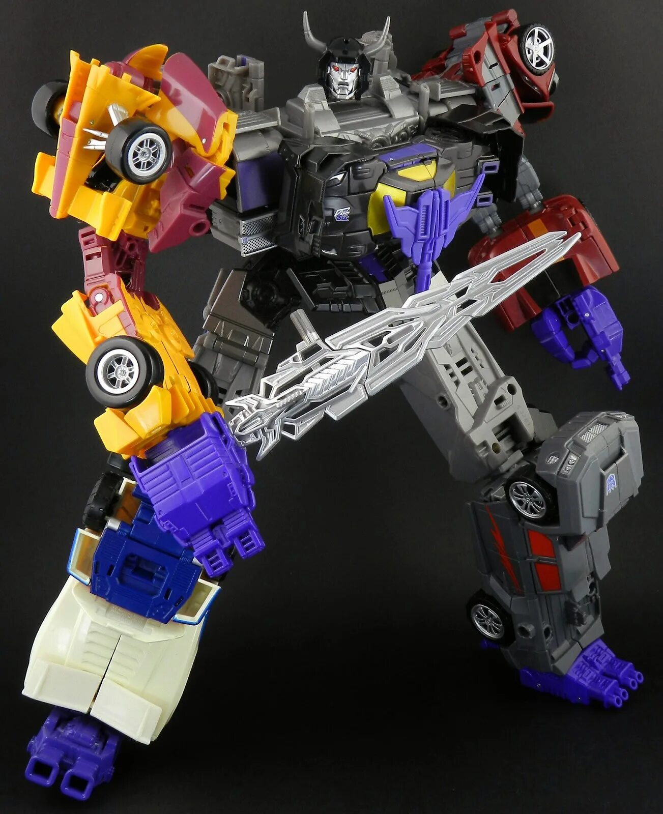 Мегазавр 2024. Transformers Generations Combiner Wars Menasor. Menasor трансформер. Transformers Menasor g1. Transformers Menasor g1 игрушка.