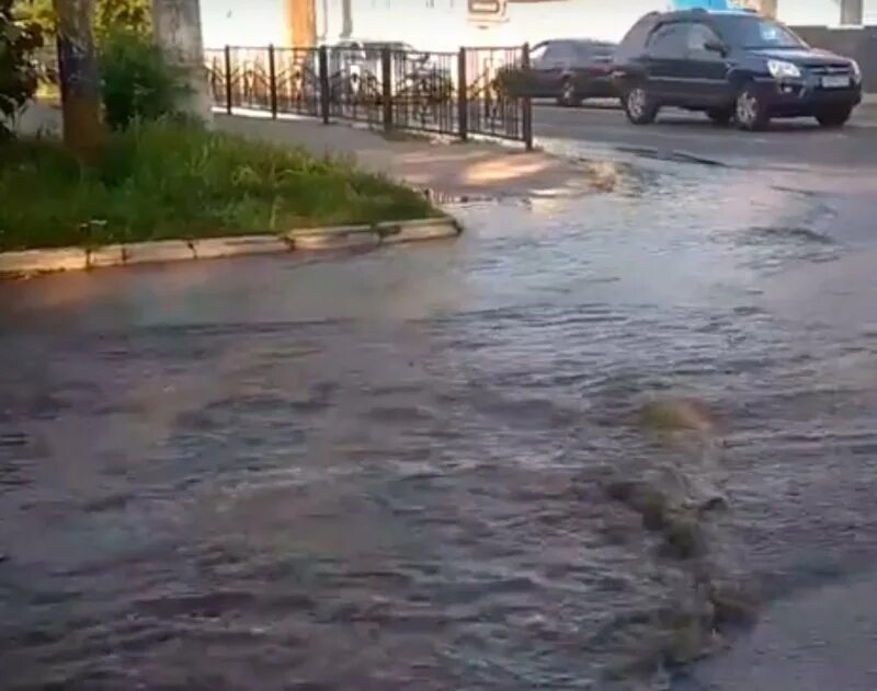 Почему вода в курске. Перекресток Бочарова и красной армии Курск. Курск залило. Курск Центральный рынок потоп. Улица Бочарова г. Курск.