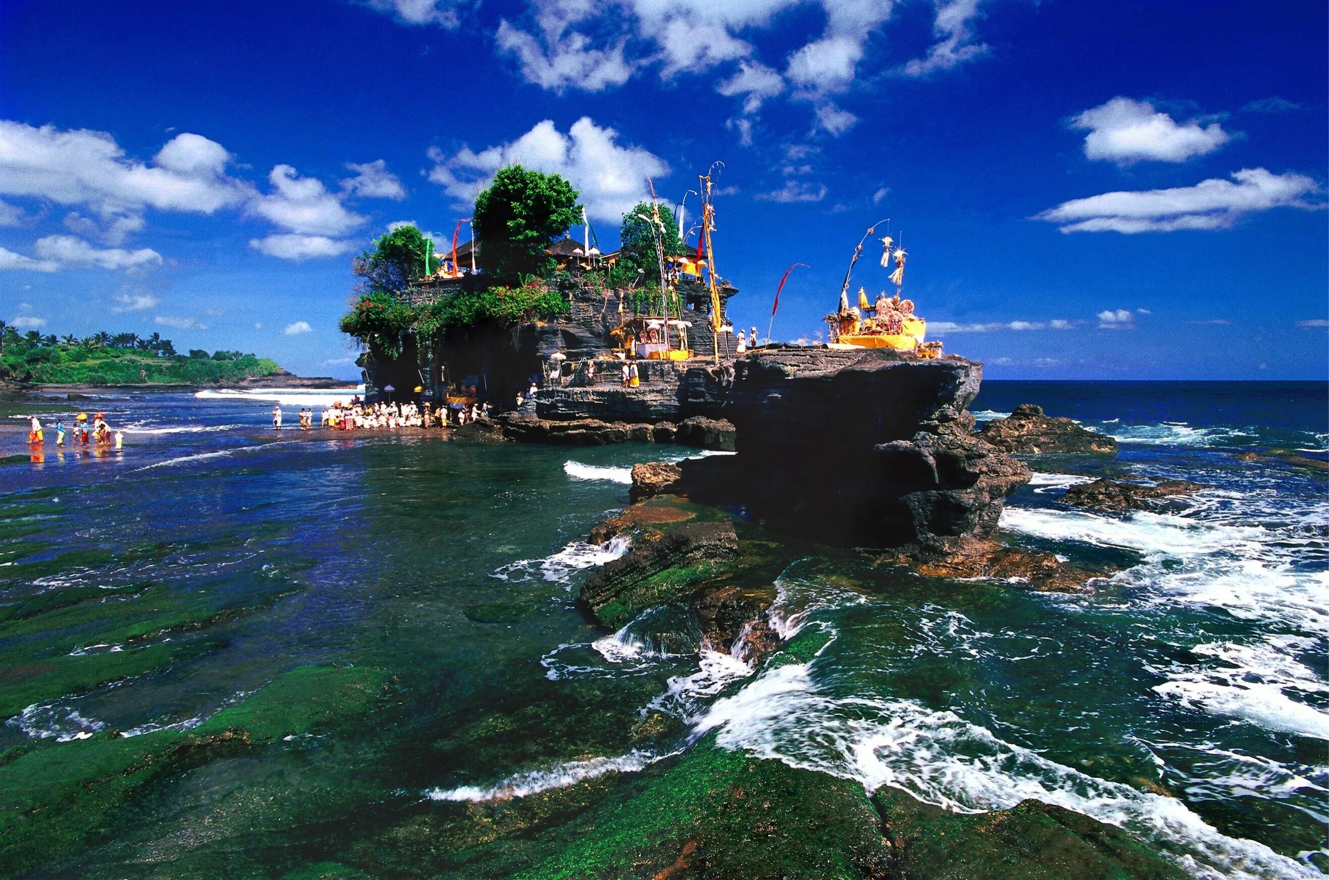 Как называется бали. Остров Бали Индонезия. Храм Пура Танах лот. Бали (остров в малайском архипелаге). Танах лот Индонезия.