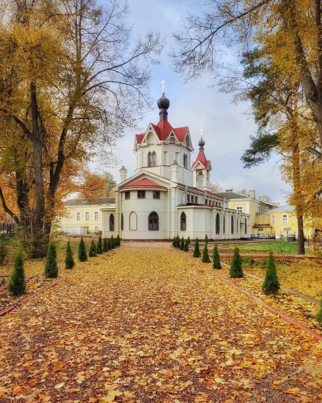Храм тримифунтского в санкт петербурге. Храм спиридон тримифунтский и ломоносове. ораниенбаум храм спиридона тримифунтского. храм св.спиридона тримифунтского в ломоносове. храм святого спиридона в ломоносове.