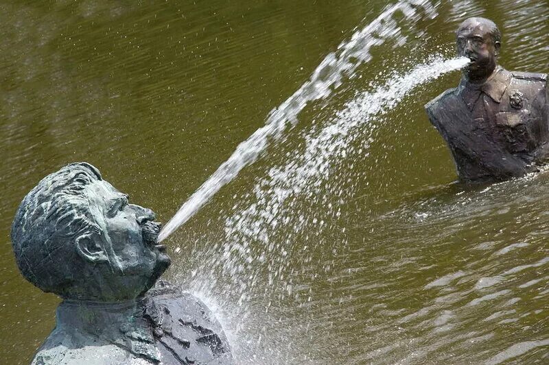 Римские солдаты распявшие христа. Римские солдаты насмехаются над иисусом. Римские солдаты били иисуса. Иисус у каиафы. Первосвященническая молитва иисуса христа.