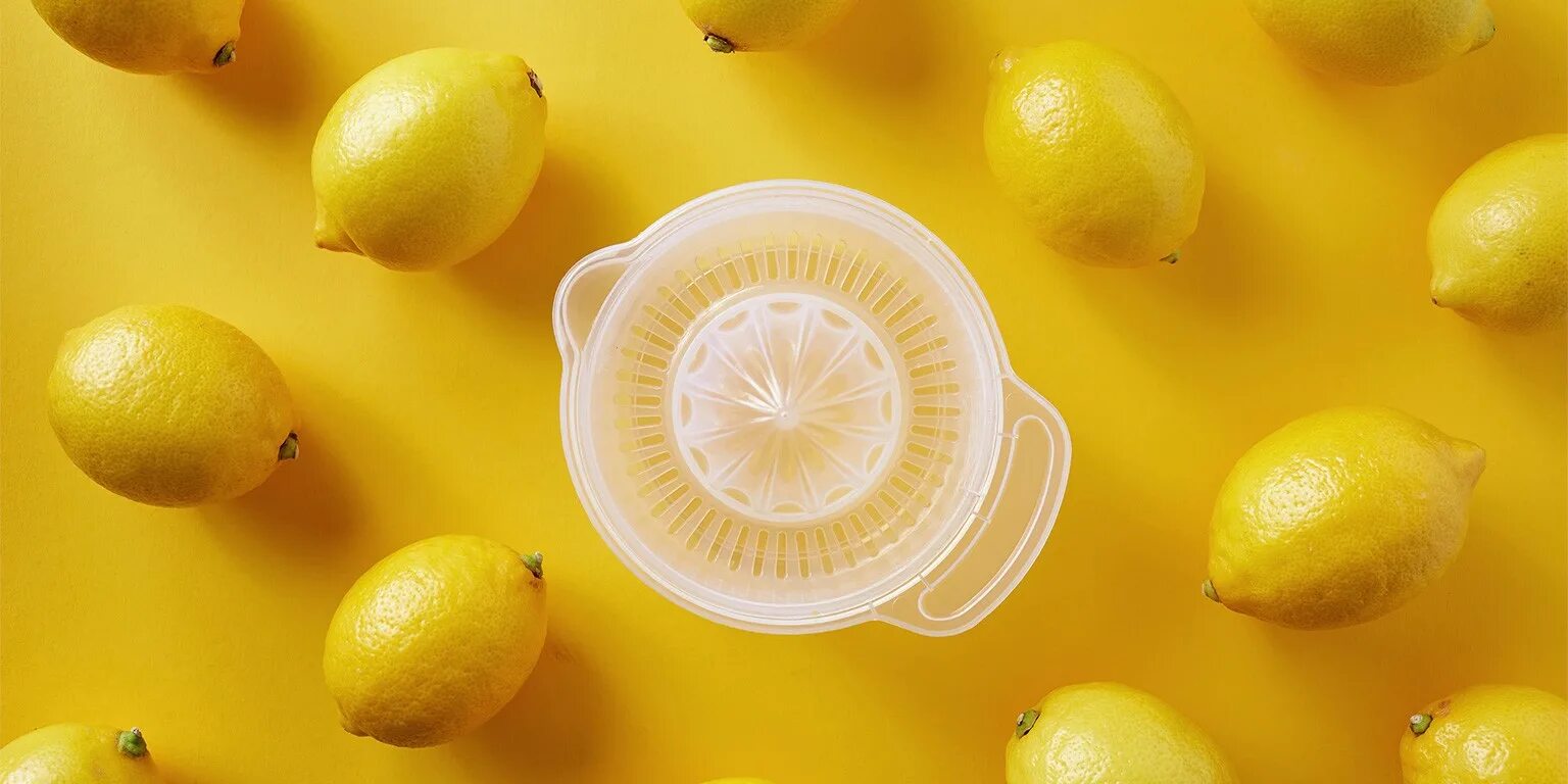 Лимон в кулинарии. Объем лимона. Лимон на желтом фоне. Лимонный перламутр. Можно кормящим лимоны