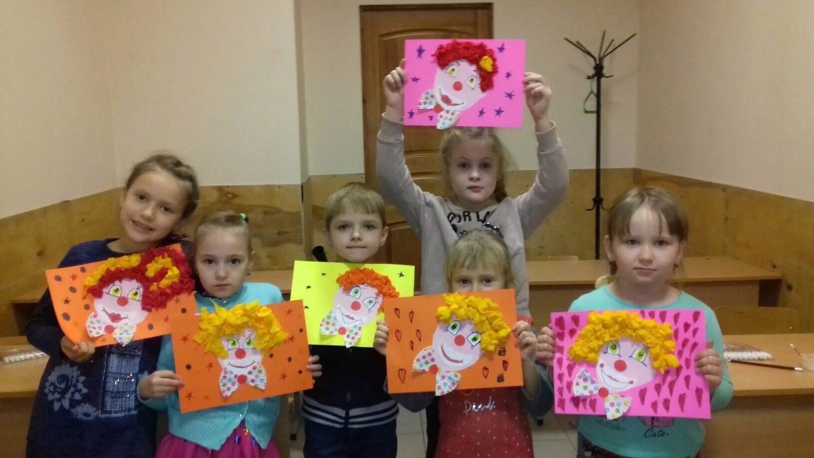 Изо кружка. Кружок изостудия. аппликация изостудия. акварелька кружок рисования. кружка по изо.