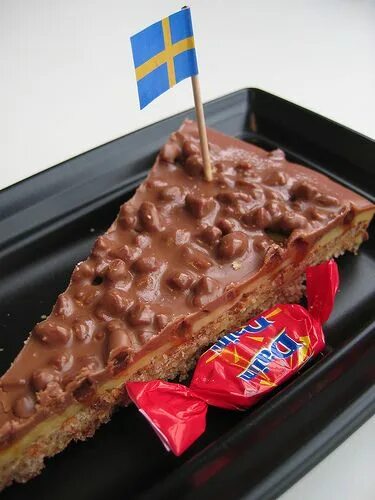 Миндальный daim. Ikea торт daim. daim шоколад икеа. торт икеа шоколадный daim. миндально-шоколадный торт daim.