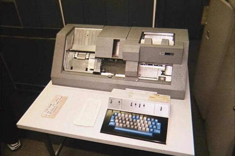 A computer is a machine with. Keypunch machine. infinity ibm-5m-28. кодировочной шифровальная машина перфолента. ibm 7090.