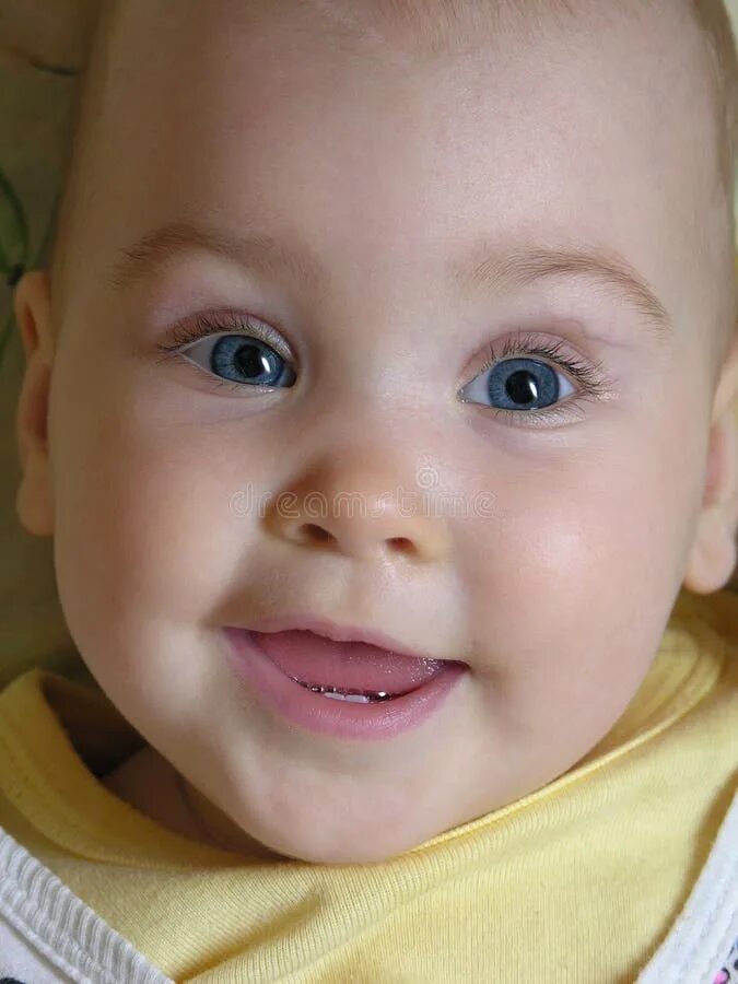Baby smiling. Младенец в профиль. Лицо младенца. Lips baby девочка. Лицо малыша.