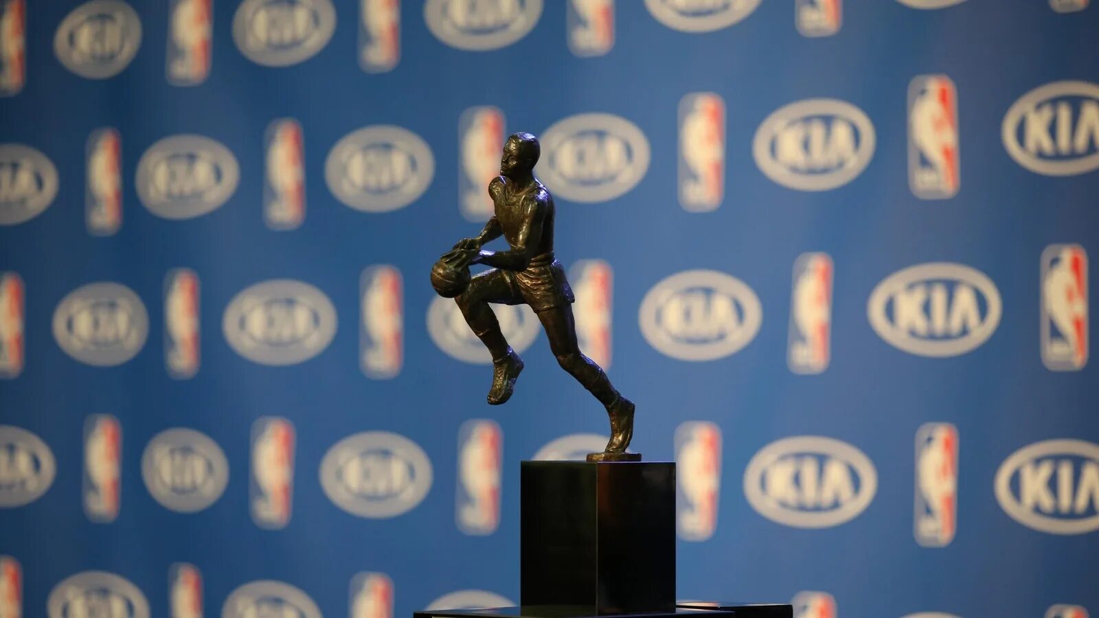 Мвп финала. Статуэтка мвп нба. награда мвп нба. награда mvp nba. кубок мвп нба.