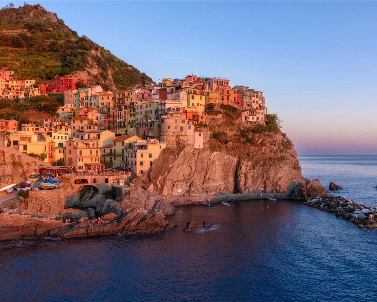 Чинкве-Терре Италия природа. Манарола Чинкве-Терре Италия. Cinque Terre Италия. Чинквитерра Италия. Италия южная страна