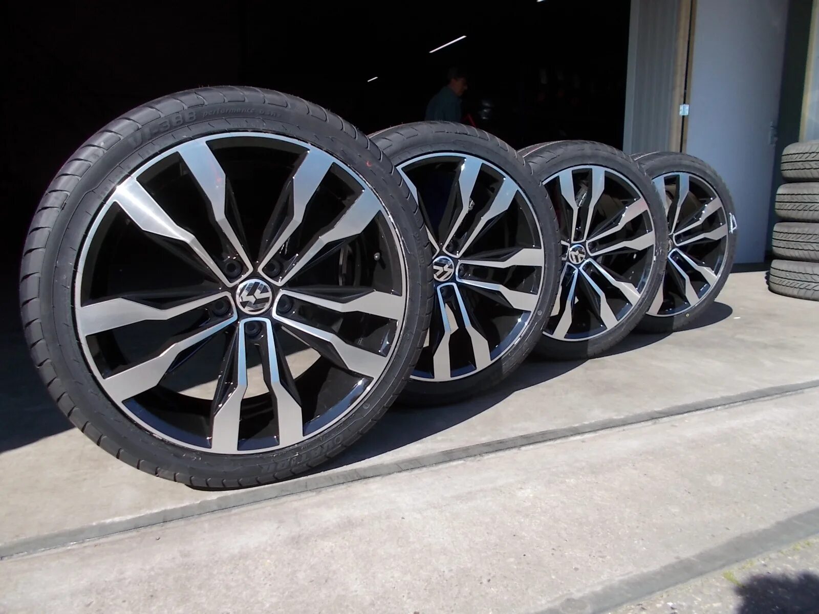 Диски Tiguan Suzuka r19. 235/40 R19. Диски r19 RW Suzuka. Volkswagen Tiguan диски r19 Suzuka. Купить колеса 19 радиус