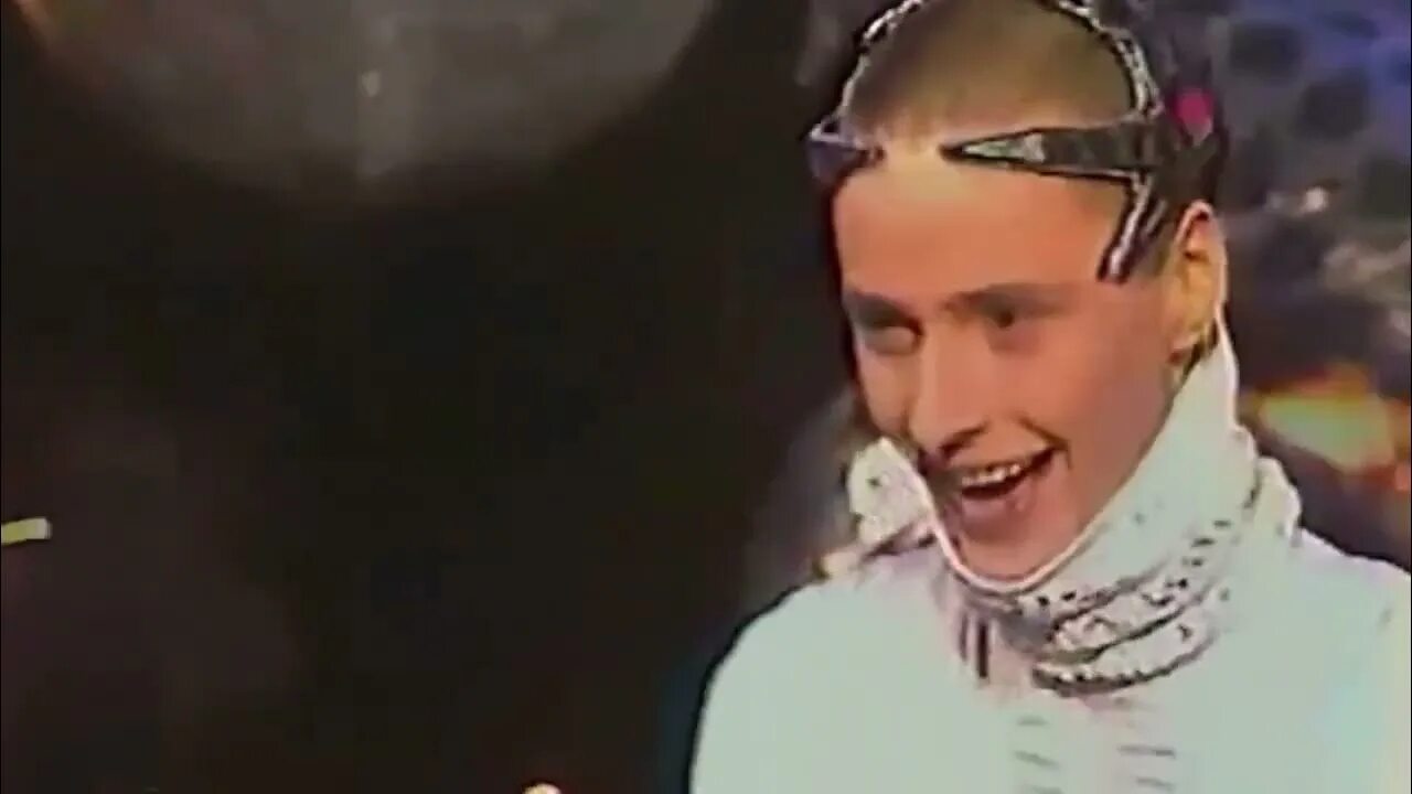 Ненормальный песня витаса. Витас клип. Витас мем. Ненормальный песня витаса. Витас 2001.