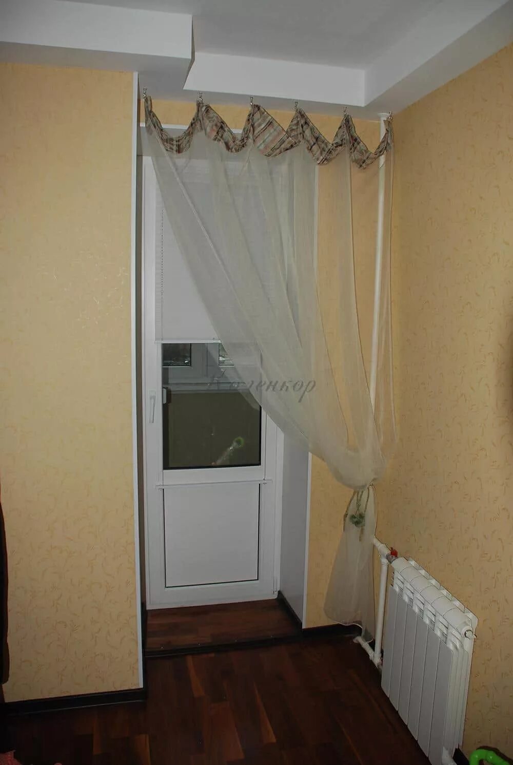 Какую штору на балконную дверь. Какую штору на балконную дверь