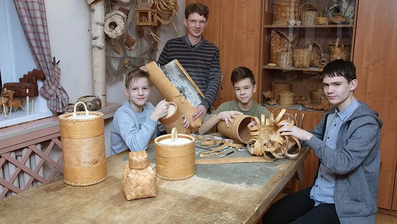 Народные ремесла ингушетии. Берестяные туески расписные. Владимир махнюк береста. Околица томск зоркальцево. Народные промыслы ивантеевки.