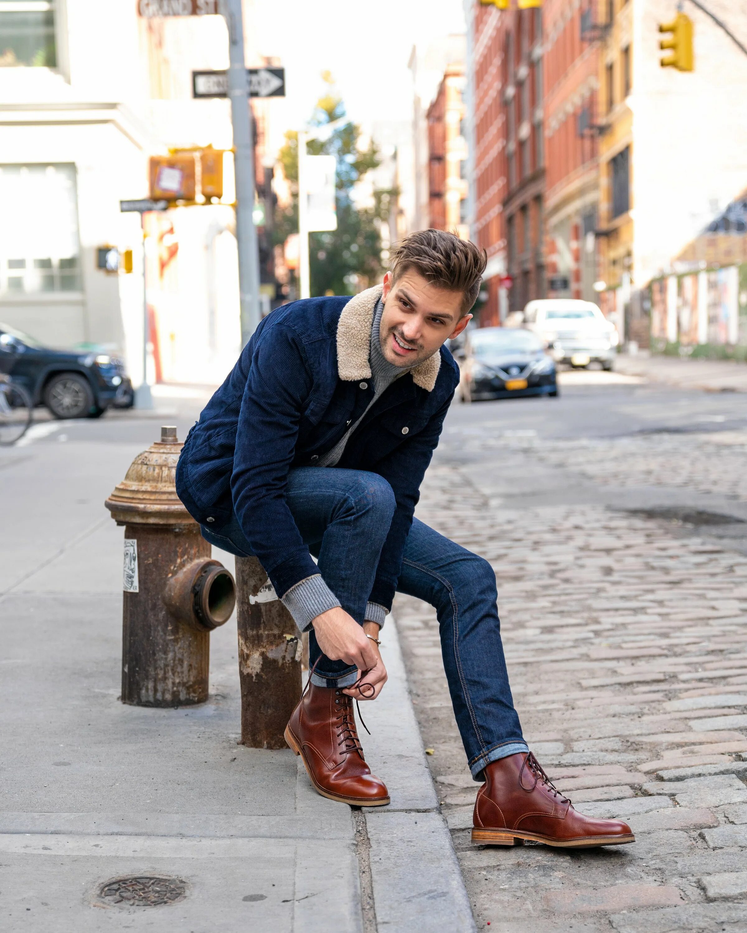Образ ботинки. Chelsea Boots мужские Tufli. Коричневые ботинки мужские. Синие джинсы и коричневые ботинки.