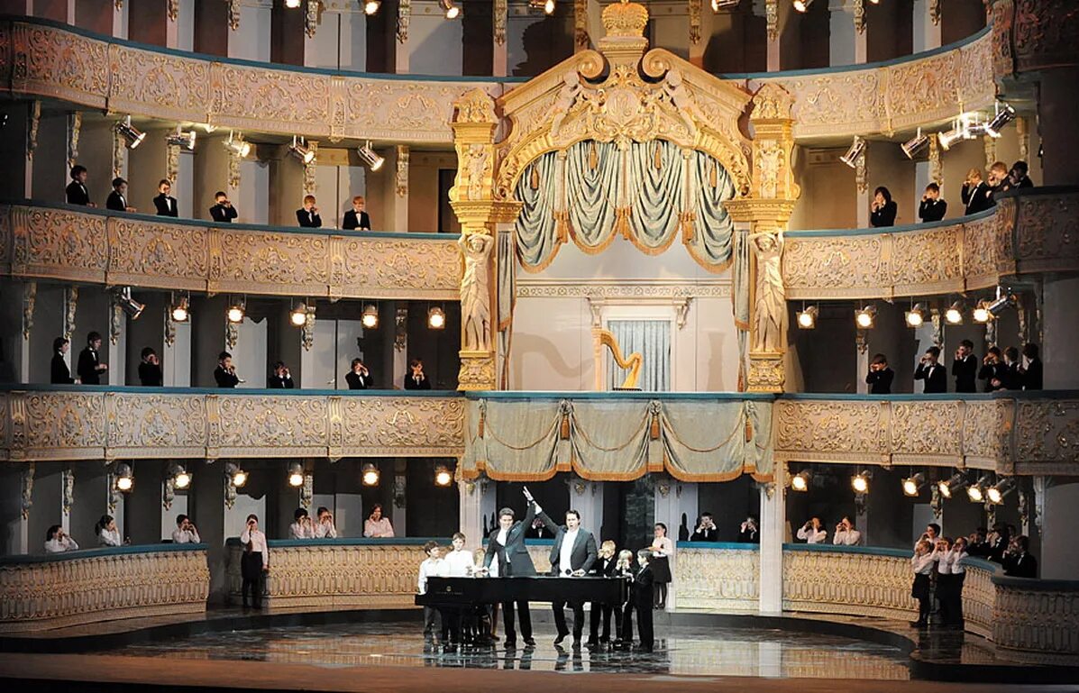 Mariinsky theater. Театр Мариинка в Санкт-Петербурге. Сцена Мариинского театра Санкт-Петербург. Мариинский театр СПБ. Мариинский театр Санкт-Петербург основная сцена.