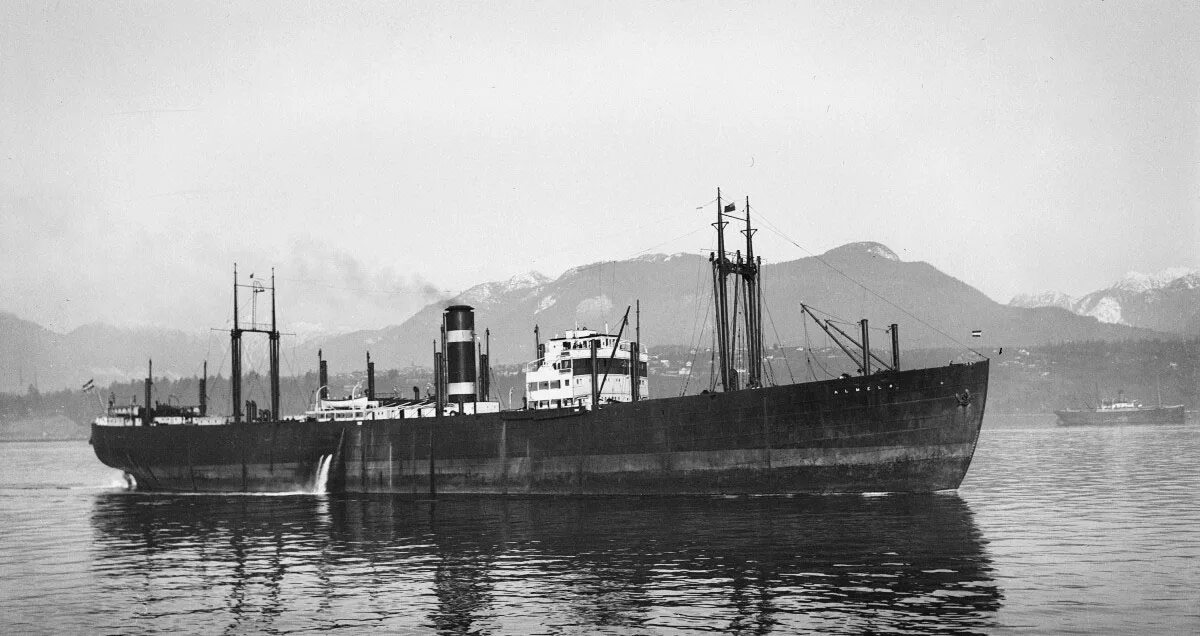 Взрыв парохода «Дальстрой» 1946. Пароход Дальстрой 1946. Взрыв парохода «Дальстрой». Джурма пароход.