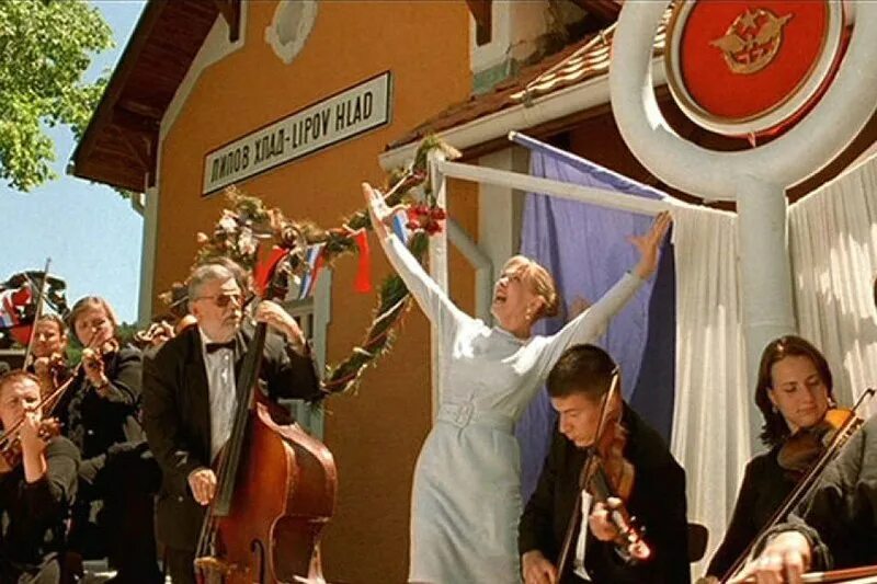 Эмир кустурица жизнь как чудо. Кустурица жизнь как чудо кадры из фильма. Кустурица жизнь как чудо кадры из фильма. Жизнь как чудо 2004. Жизнь как чудо фильм 2004.