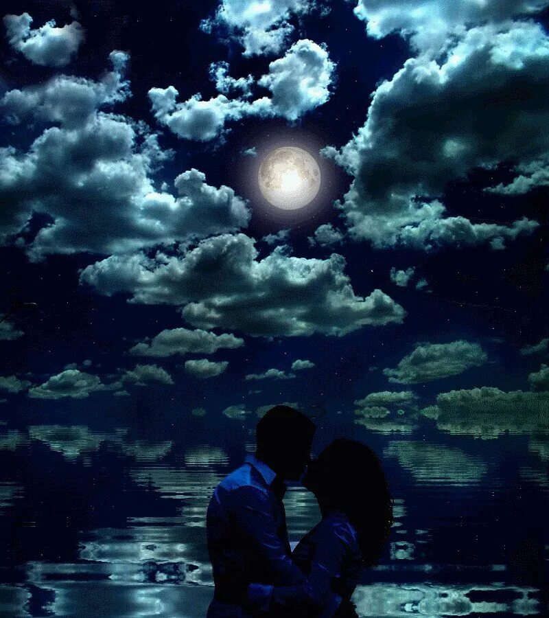 Ночь любви. Влюбленные под луной. Влюбленные ночью. Парень и девушка под луной. Нам с тобою было неба мало песня