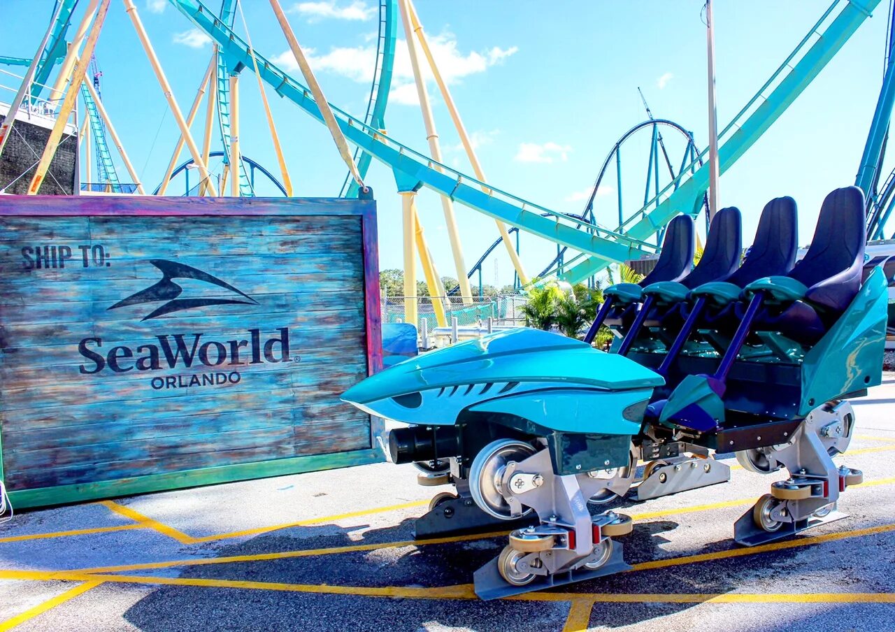 Vr riding. SEAWORLD Orlando. SEAWORLD парк аттракционов. VR Theme Park Rides. В Абу Даби SEAWORLD парк быстрая горка.