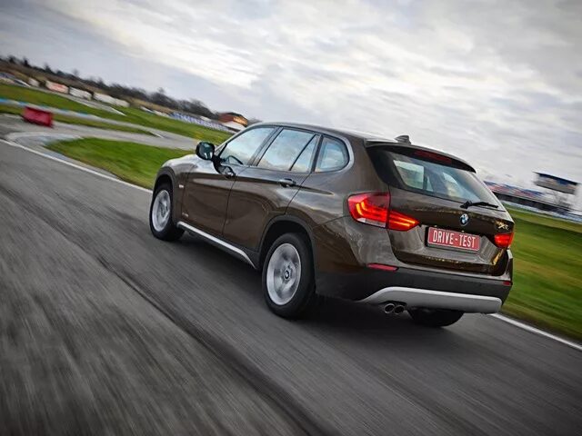 Bmw x1 2012. БМВ x1 2012. БМВ Икс 1 2012. БМВ х1 2013.