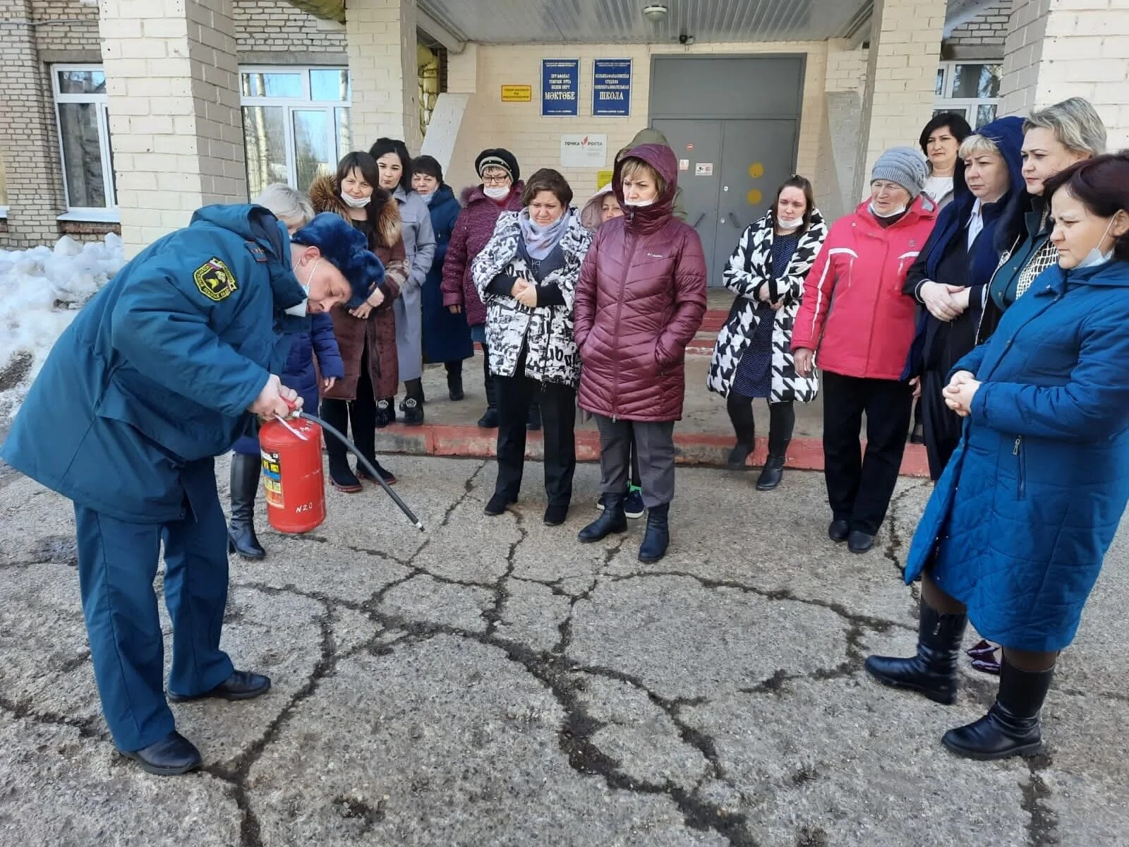 10 школа нижнекамск. 16 Школа Нижнекамск. Большеафанасовская школа Нижнекамск. Директор 31 школы Нижнекамск. 21 Школа Нижнекамск.