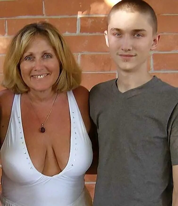 Missav mom son. Мом and son реал. Мать реал. Мама и несовершеннолетний сын. Pedomoms son процесс.