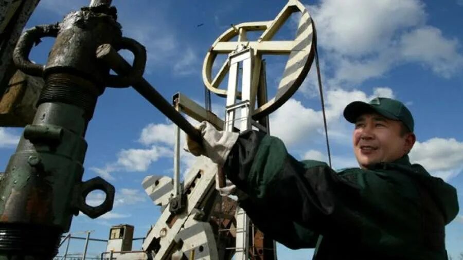 искандер мулюков хоккеист. нефтяник новый. нефтяник. нефтяник новый. нефтяник хоккей.